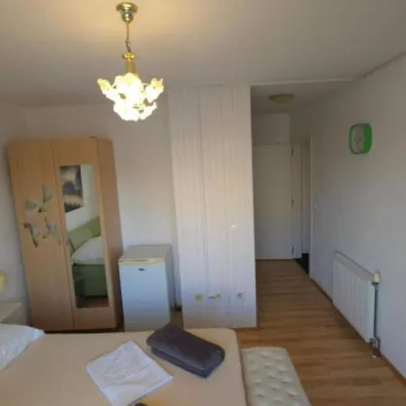 アパート Peaceful With Style - Classsic Two Bedroom トロギール