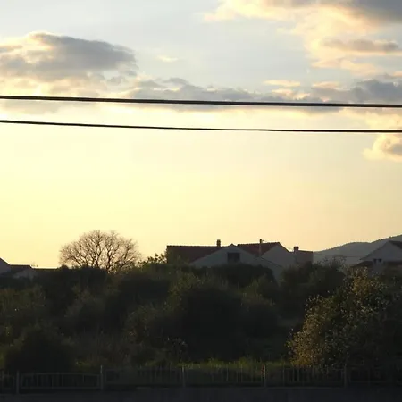 Peaceful With Style - Classsic Two Bedroom アパート トロギール