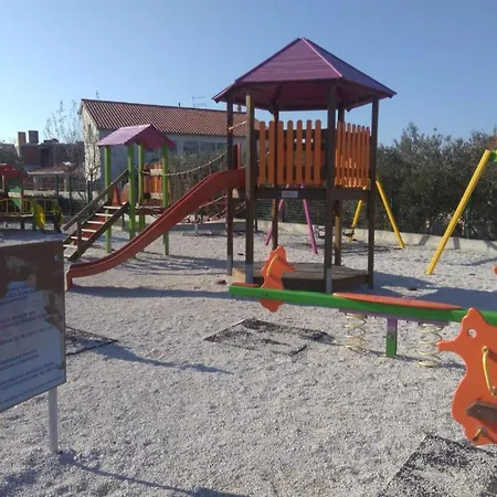 Peaceful With Style - Classsic Two Bedroom トロギール