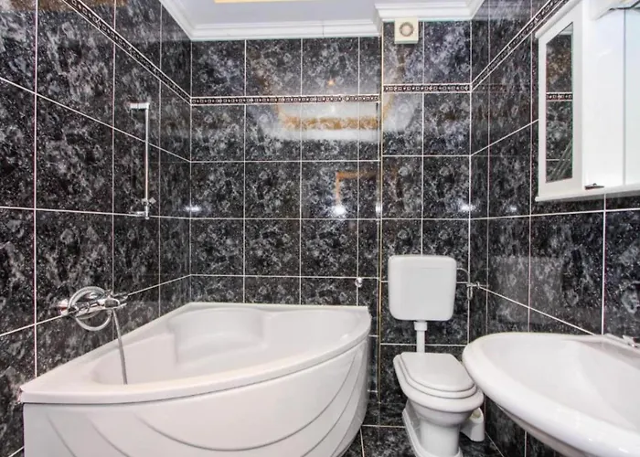 Apartment Peaceful With Style - Classsic Two Bedroom