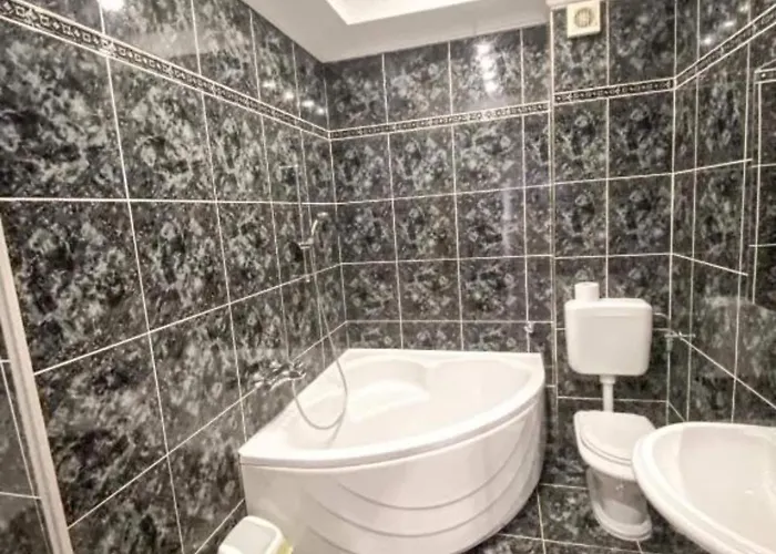Apartment Peaceful With Style - Classsic Two Bedroom